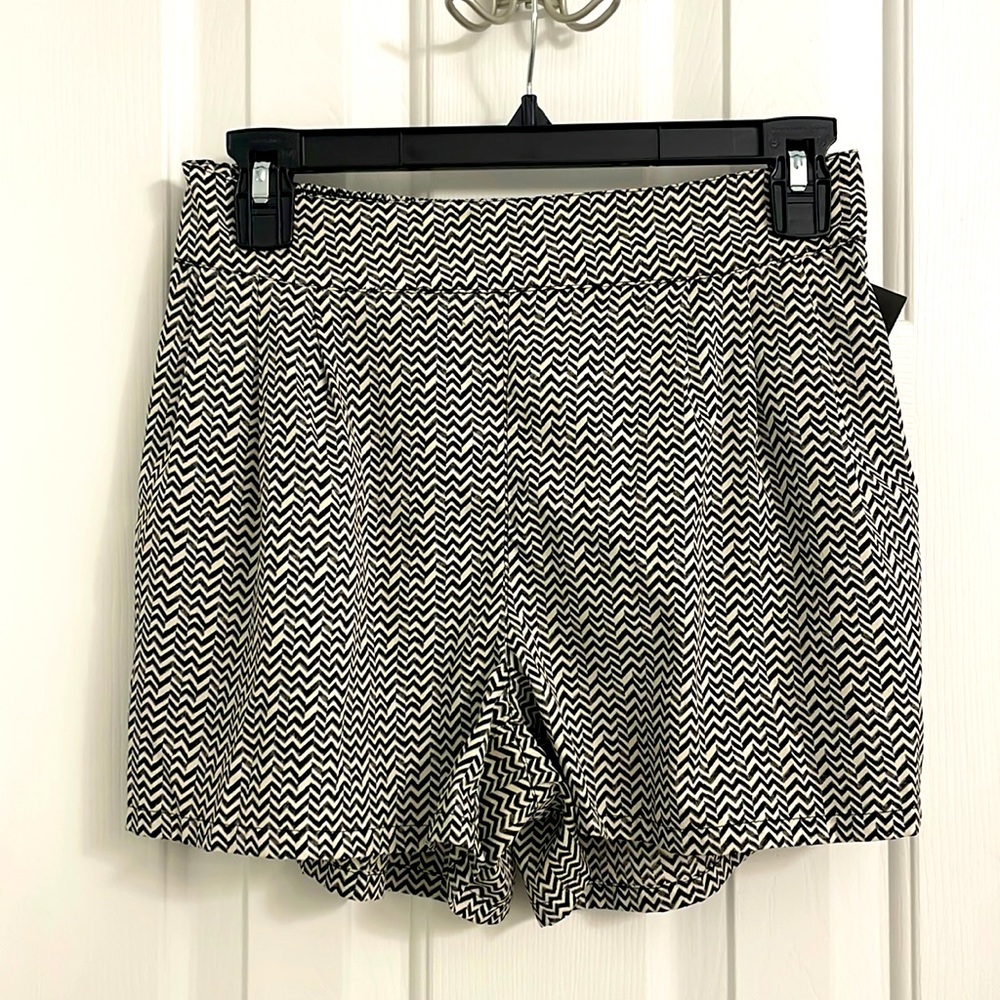 Chevron pattern shorts